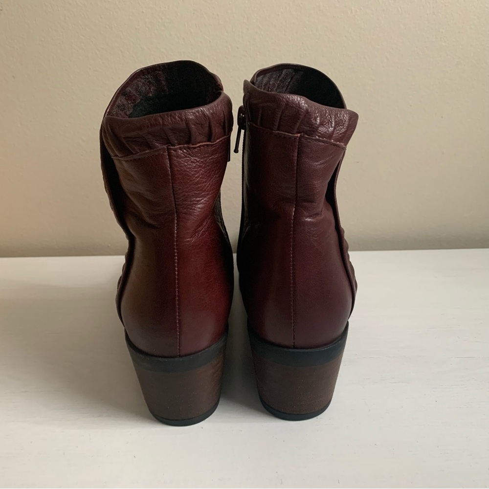 Bueno Connie Merlot Leather Ankle Boots Ruffle Detail Block Heel Sz 38 - Picture 8 of 14